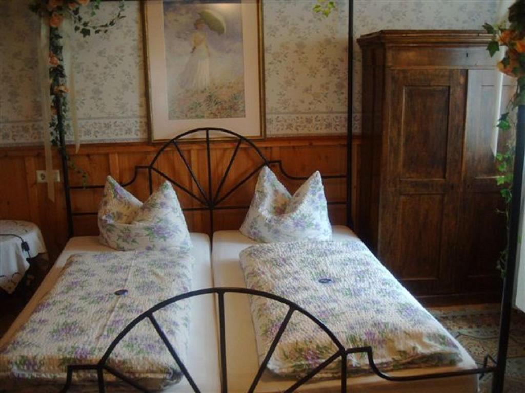 Alte Schreinerei-Auberge Harlekin Randegg Номер фото